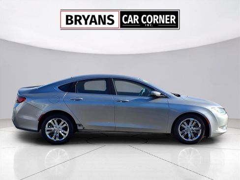 Used 2016 Chrysler 200 Limited image 2