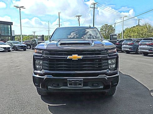 Used 2024 Chevrolet Silverado 2500 Custom w/ Custom Convenience Package AWD/4WD image 2