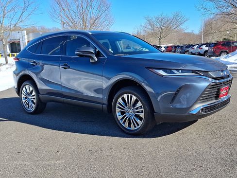 Certified 2024 Toyota Venza Limited image 4