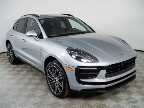 New 2026 Porsche Macan Base image 27