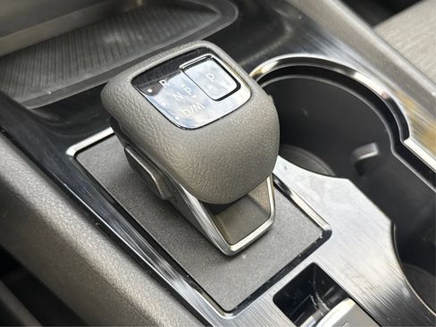 Used 2023 Nissan Rogue SV image 40