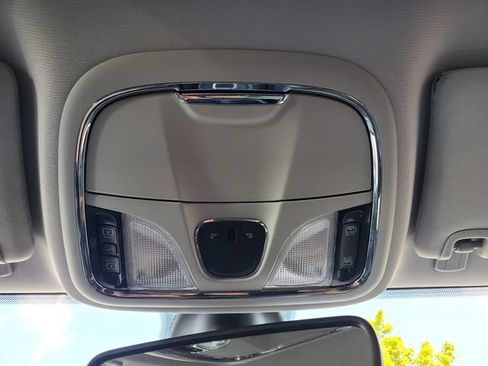Used 2019 Jeep Cherokee Trailhawk AWD/4WD image 36