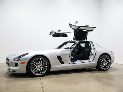 Used 2012 Mercedes-Benz SLS AMG Coupe image 2