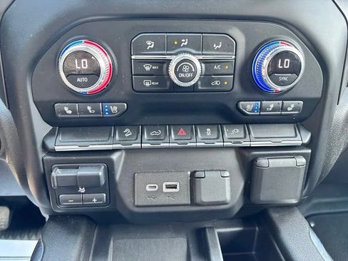 Used 2022 GMC Sierra 1500 AT4 w/ AT4 Preferred Package AWD/4WD image 17