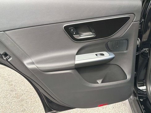 Certified 2025 Mercedes-Benz GLC 300 image 11