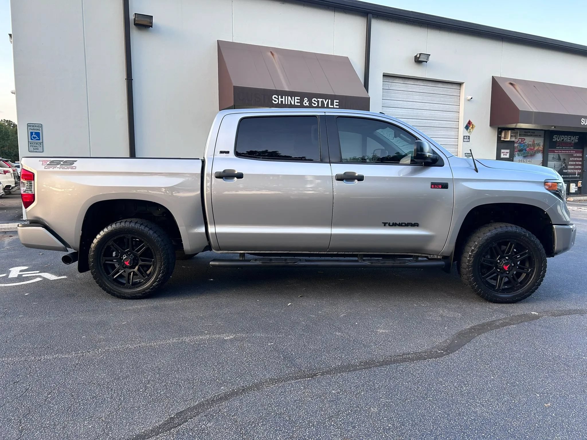 Used 2018 Toyota Tundra SR5 w/ SR5 Upgrade Package RWD image 2