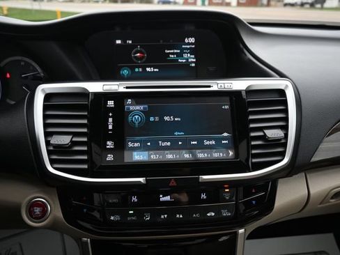 Used 2016 Honda Accord EX-L image 31