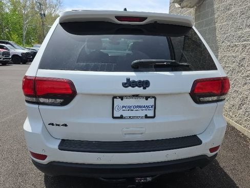 Used 2018 Jeep Grand Cherokee Laredo AWD/4WD image 11