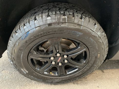 Used 2021 GMC Acadia AT4 image 11