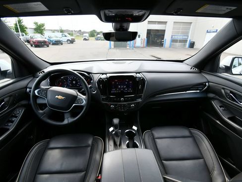 Used 2023 Chevrolet Traverse Premier AWD/4WD image 3
