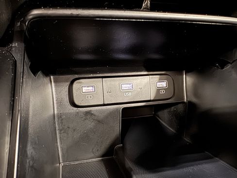 Certified 2022 Kia Sorento S w/ Panoramic Sunroof Package image 10