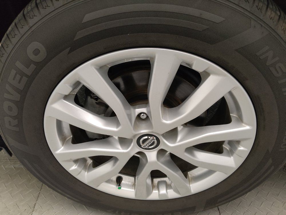 Used 2019 Nissan Rogue S w/ Special Edition Package FWD image 31