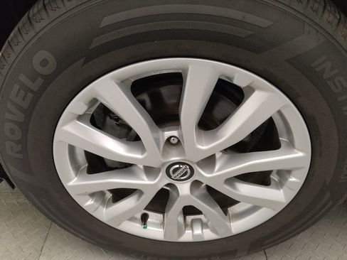 Used 2019 Nissan Rogue S w/ Special Edition Package FWD image 31
