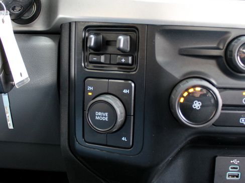 Used 2024 Ford F250 XLT image 31