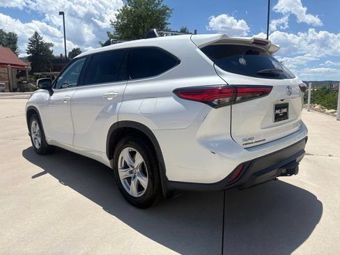 Used 2020 Toyota Highlander L AWD/4WD image 4