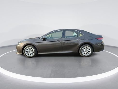 Used 2018 Toyota Camry LE image 7