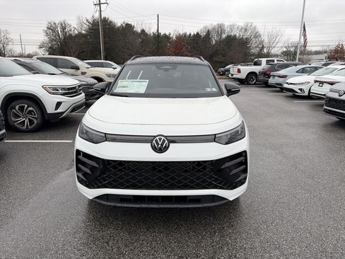 New 2026 Volkswagen Tiguan SE R-Line image 2