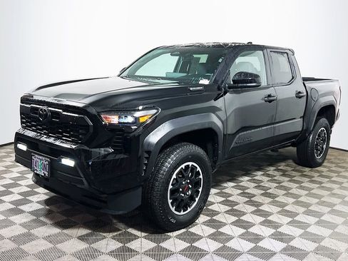 Used 2025 Toyota Tacoma TRD Off-Road image 4