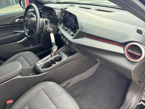 Used 2025 Chevrolet Trax RS w/ Driver Confidence Package FWD image 12