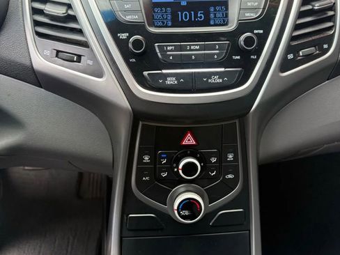 Used 2016 Hyundai Elantra SE image 9