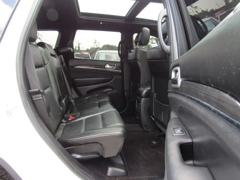 Used 2018 Jeep Grand Cherokee Overland AWD/4WD image 15