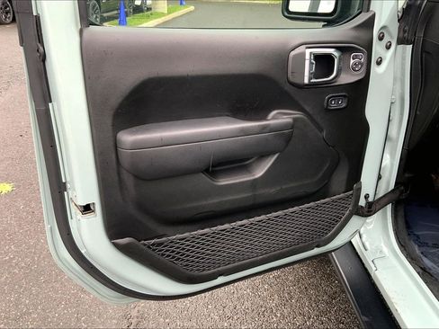 Used 2023 Jeep Wrangler Unlimited w/ Sun & Screen Package AWD/4WD image 18