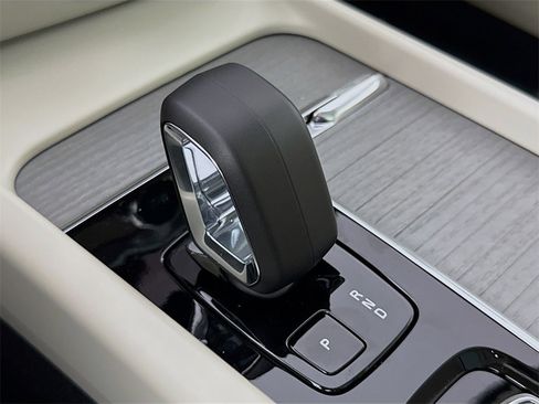 New 2026 Volvo V60 B5 Cross Country Plus w/ Climate Package image 17