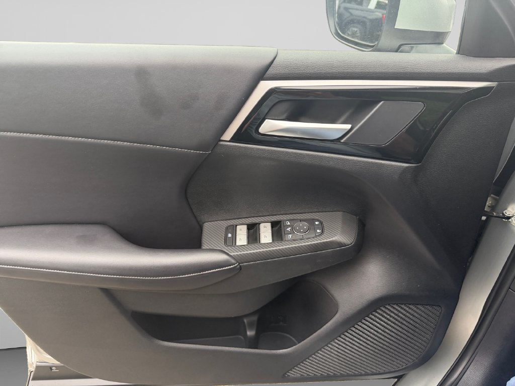 Used 2024 Mitsubishi Outlander 4WD Plug-In Hybrid image 23