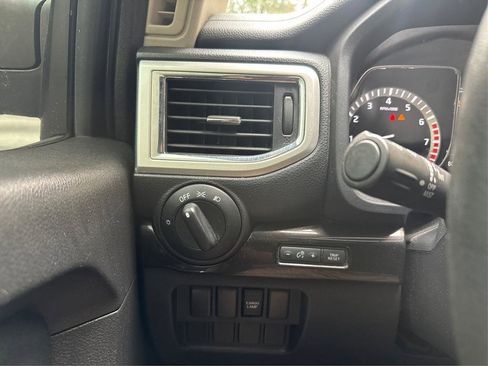Used 2017 Nissan Titan SV RWD image 18