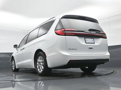 Used 2022 Chrysler Pacifica Touring-L FWD image 76