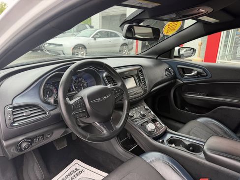 Used 2015 Chrysler 200 S w/ Comfort Group FWD image 10