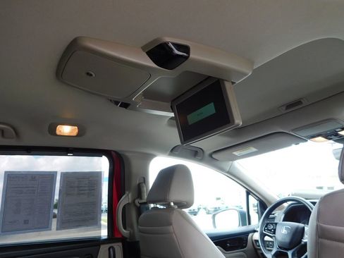 Certified 2022 Honda Odyssey Touring image 24