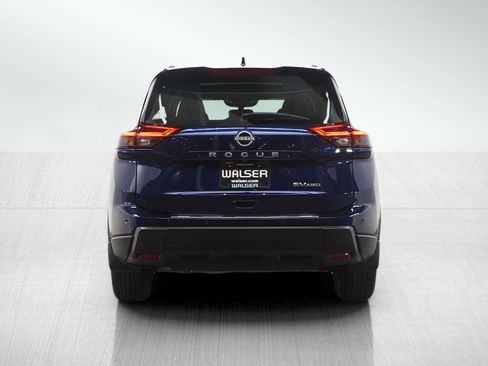 Used 2024 Nissan Rogue SV w/ SV Premium Package image 5