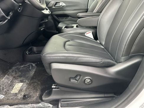 New 2026 Chrysler Pacifica Select image 19