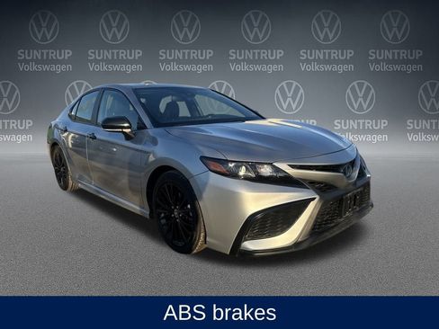 Used 2022 Toyota Camry SE image 9