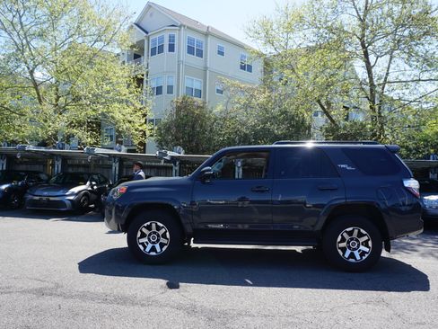 Used 2024 Toyota 4Runner TRD Off-Road Premium image 5