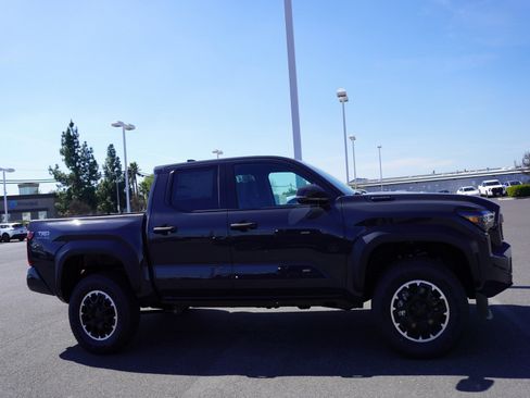 New 2026 Toyota Tacoma TRD Off-Road image 4