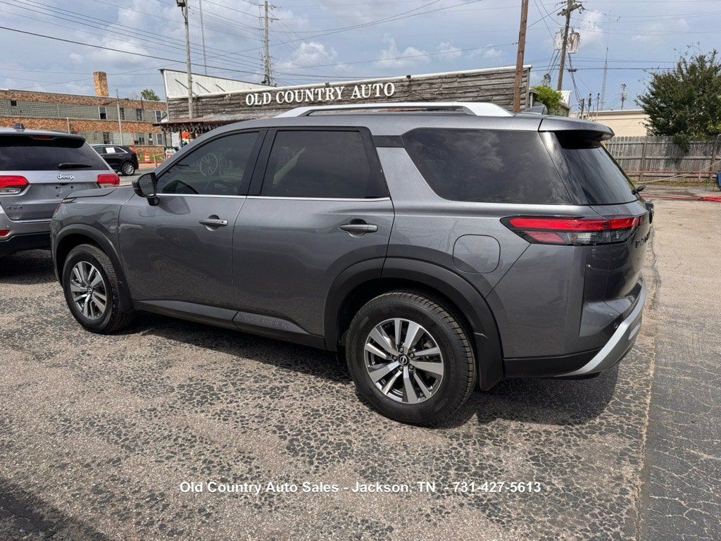 Used 2022 Nissan Pathfinder SL w/ SL Black Package FWD image 2
