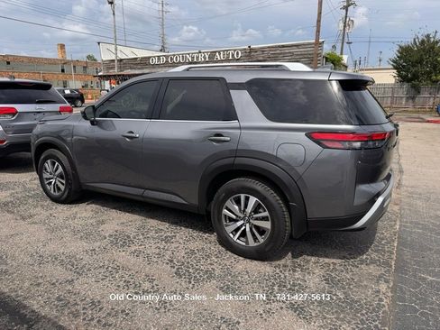 Used 2022 Nissan Pathfinder SL w/ SL Black Package FWD image 2