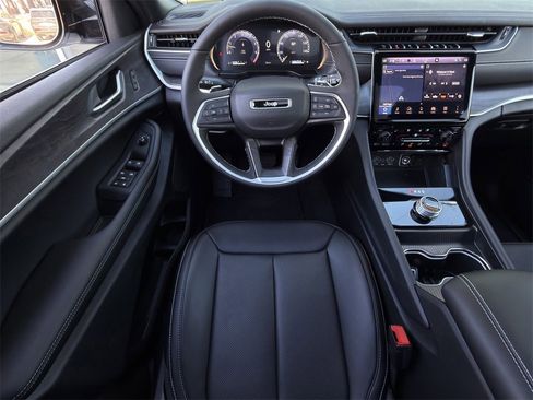 New 2025 Jeep Grand Cherokee L Limited w/ Luxury Tech Group II image 11