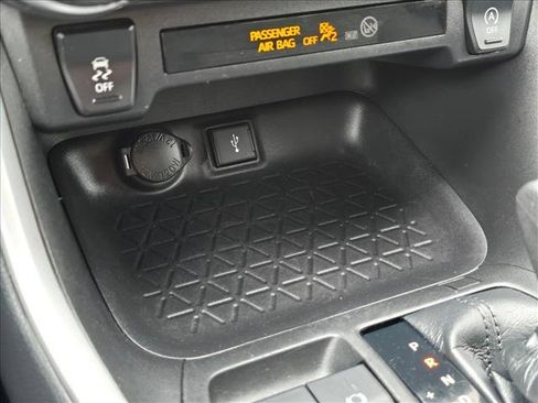 Used 2021 Toyota RAV4 XLE AWD/4WD image 27