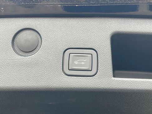 Certified 2025 GMC Terrain Elevation w/ Elevation Premium Package image 18