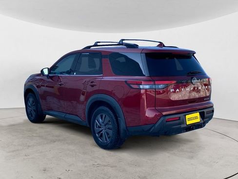Used 2024 Nissan Pathfinder SV w/ SV Premium Package image 3