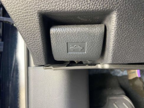 Used 2026 Toyota Tundra SR5 w/ SR5 Convenience Package AWD/4WD image 33