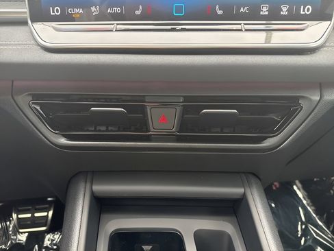 Used 2026 Volkswagen Tiguan SE R-Line AWD/4WD image 19