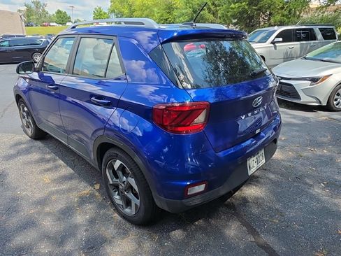 Used 2025 Hyundai Venue SEL FWD image 9