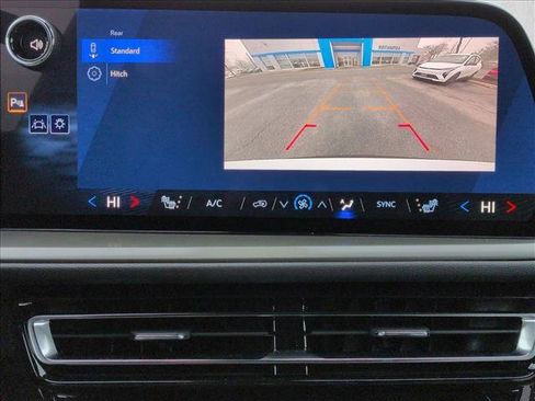 New 2026 Chevrolet Traverse LT w/ Sun and Wheel Package image 13