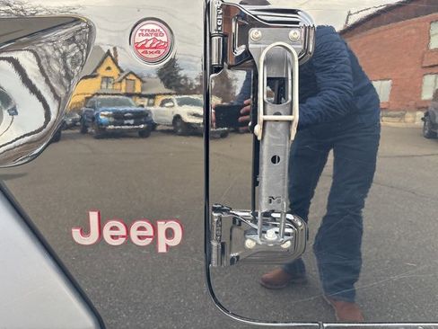 Used 2023 Jeep Gladiator Rubicon w/ Cold Weather Group image 12