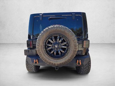 Used 2018 Jeep Wrangler Unlimited Sahara AWD/4WD image 4