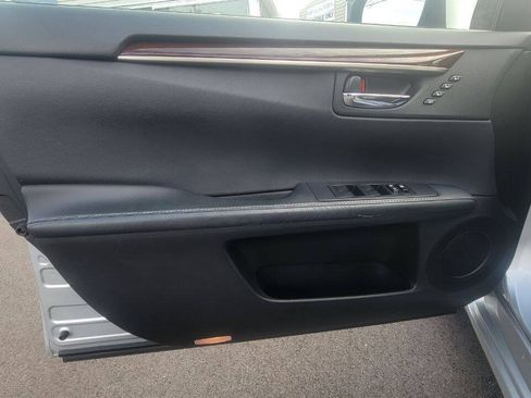 Used 2014 Lexus ES 350 w/ Luxury Package FWD image 12